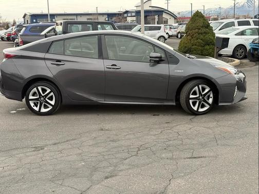 2016 Toyota Prius Three Touring