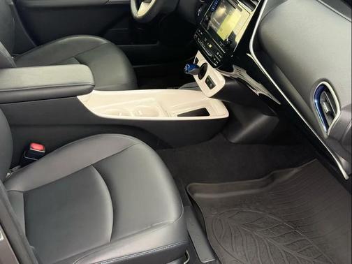 2016 Toyota Prius Three Touring