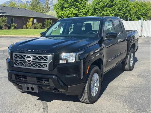 Gray 2022 Nissan Frontier SV