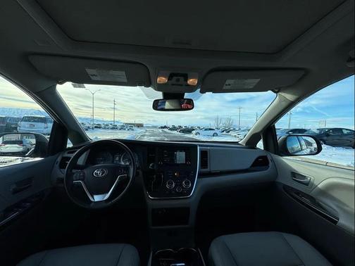 2019 Toyota Sienna XLE Premium