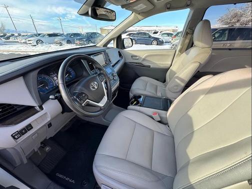 2019 Toyota Sienna XLE Premium