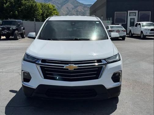 White 2022 Chevrolet Traverse LT Leather
