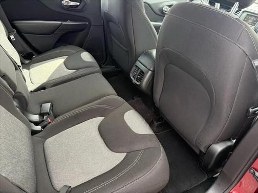 2017 Jeep Cherokee Sport