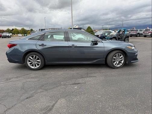 2022 Toyota Avalon XLE