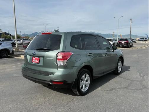 Jasmine Green Metallic 2018 Subaru Forester 2.5i