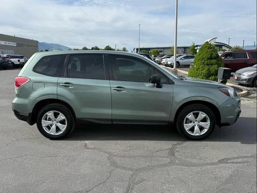 Jasmine Green Metallic 2018 Subaru Forester 2.5i