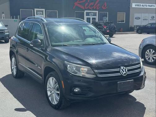Deep Black Metallic 2013 Volkswagen Tiguan SE