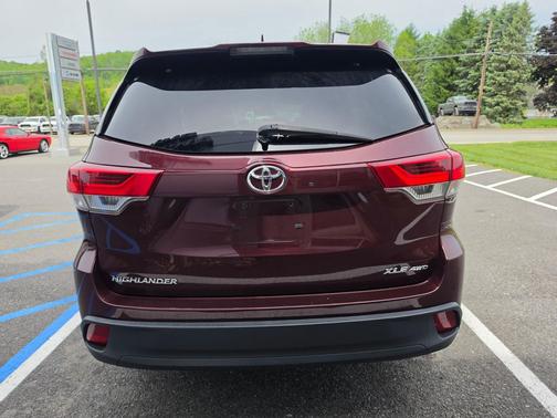 Ooh La La Rouge Mica 2018 Toyota Highlander XLE