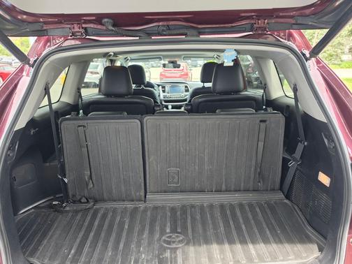 Ooh La La Rouge Mica 2018 Toyota Highlander XLE