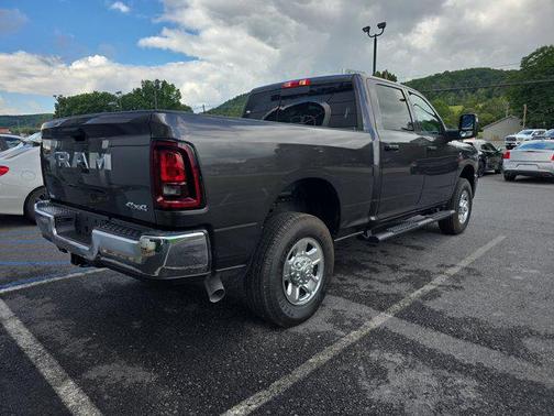 2025 RAM 2500 Tradesman Crew Cab 4x4 6'4' Box
