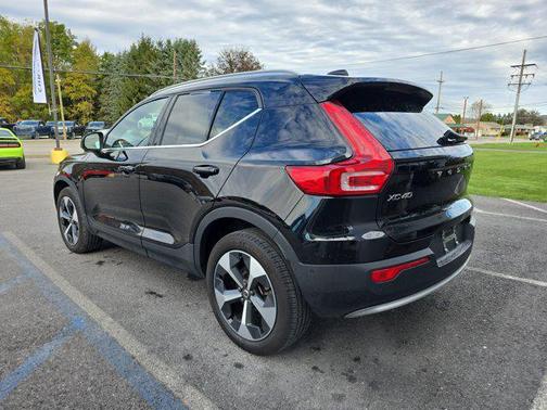 2024 Volvo XC40 B5 Plus Bright Theme