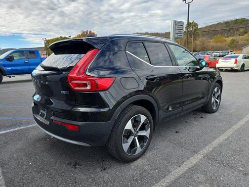 2024 Volvo XC40 B5 Plus Bright Theme