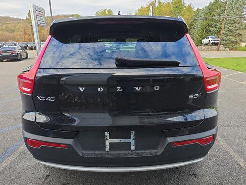 2024 Volvo XC40 B5 Plus Bright Theme