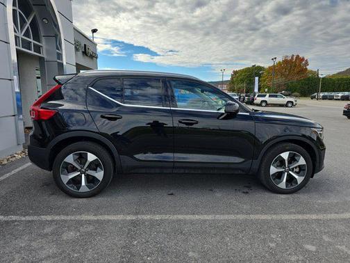 2024 Volvo XC40 B5 Plus Bright Theme