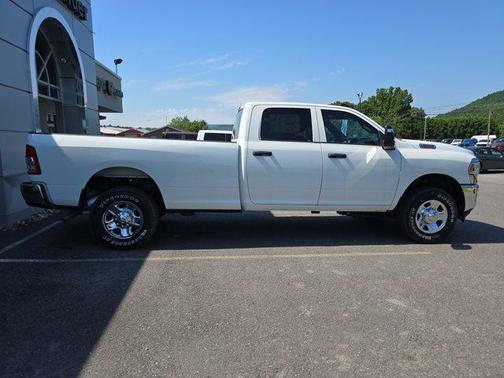 2023 RAM 2500 Tradesman Crew Cab 4x4 8' Box