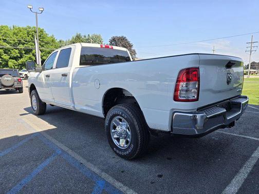2023 RAM 2500 Tradesman Crew Cab 4x4 8' Box