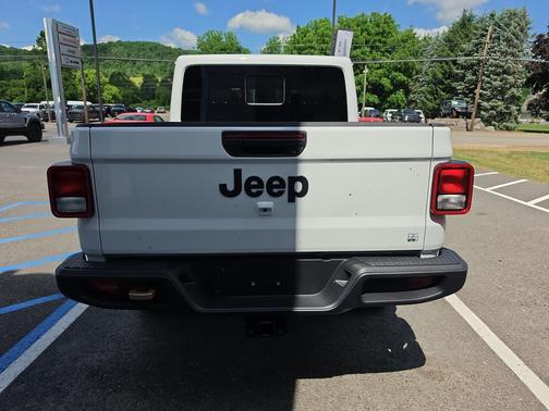 Bright White Clearcoat 2026 Jeep Gladiator 85th Anniversary Edition 4x4