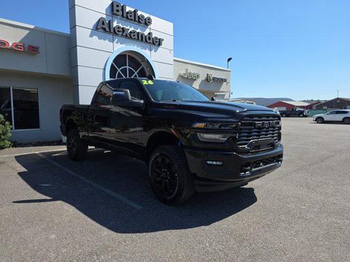 Diamond Black Crystal Pearlcoat 2026 RAM 2500 Big Horn Crew Cab 4x4 6'4' Box