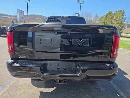 Diamond Black Crystal Pearlcoat 2026 RAM 2500 Big Horn Crew Cab 4x4 6'4' Box