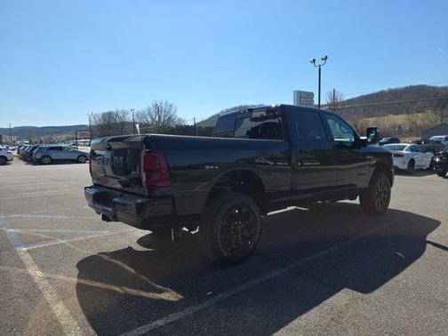 Diamond Black Crystal Pearlcoat 2026 RAM 2500 Big Horn Crew Cab 4x4 6'4' Box