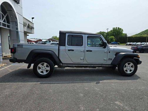 2020 Jeep Gladiator Sport