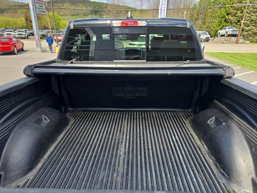 Diamond Black Crystal Pearlcoat 2021 RAM 1500 Laramie