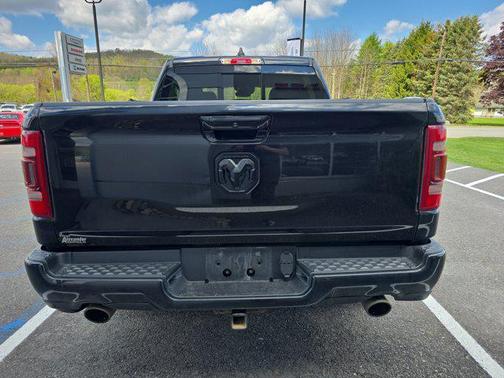 Diamond Black Crystal Pearlcoat 2021 RAM 1500 Laramie