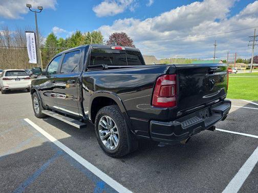 Diamond Black Crystal Pearlcoat 2021 RAM 1500 Laramie