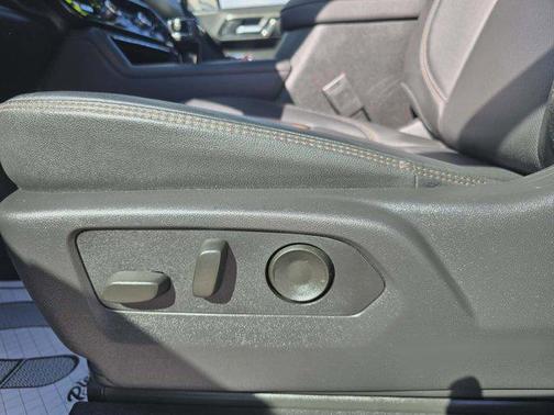 Summit White 2025 GMC Sierra 1500 AT4
