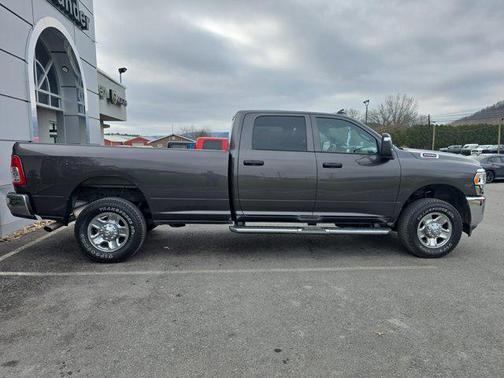 2024 RAM 2500 Tradesman Crew Cab 4x4 8' Box