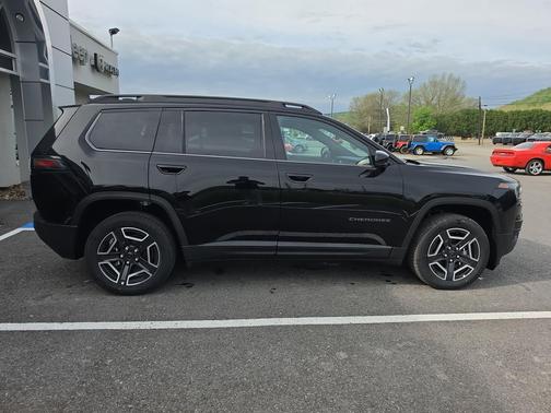 Diamond Black Crystal Pearlcoat 2026 Jeep Cherokee Limited