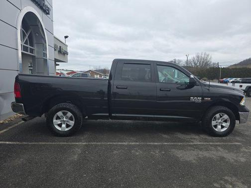 2019 RAM 1500 SLT