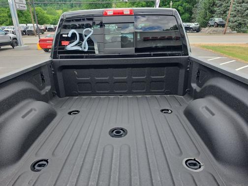 Diamond Black Crystal Pearlcoat 2026 RAM 2500 Tradesman Crew Cab 4x4 6'4' Box