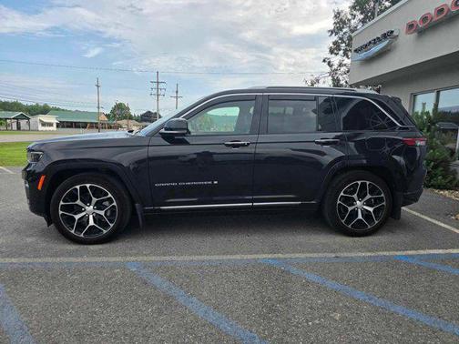 2022 Jeep Grand Cherokee Summit