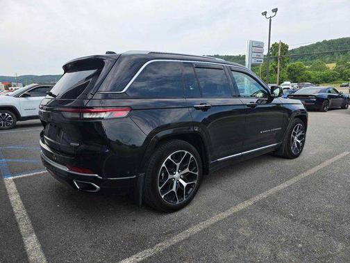 2022 Jeep Grand Cherokee Summit