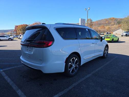 2026 Chrysler Pacifica L