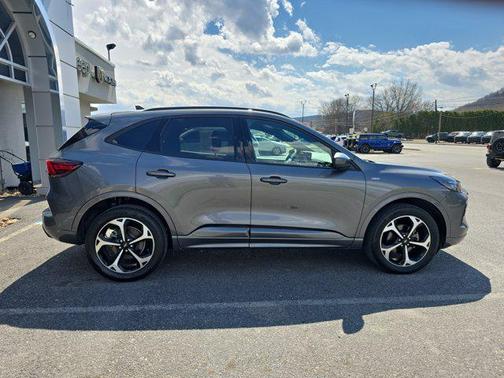 Carbonized Gray Metallic 2024 Ford Escape ST-Line Elite