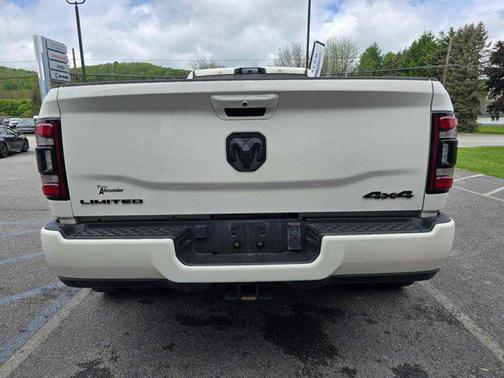 2022 RAM 3500 Limited Crew Cab 4x4 8' Box