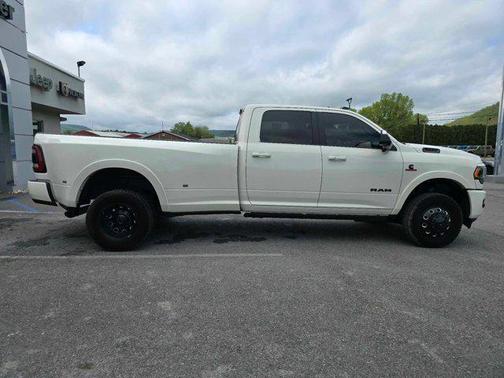 2022 RAM 3500 Limited Crew Cab 4x4 8' Box
