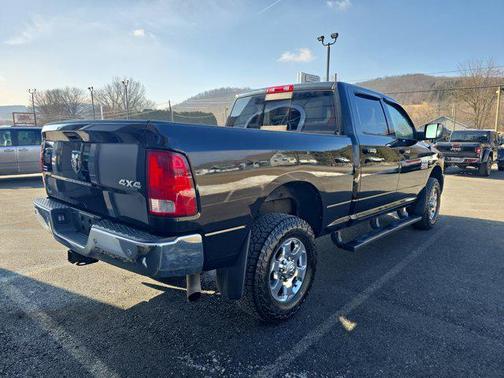 2017 RAM 2500 SLT Crew Cab 4x4 6'4' Box