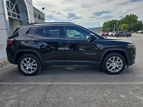 2024 Jeep Compass Latitude Lux