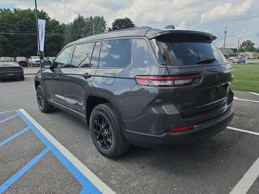 Baltic Gray Metallic Clearcoat 2026 Jeep Grand Cherokee L Altitude