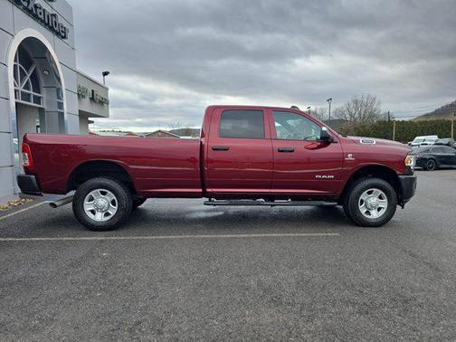 2022 RAM 3500 Tradesman Crew Cab 4x4 8' Box