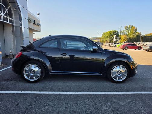 Deep Black Pearl Metallic 2013 Volkswagen Beetle 2.0T Fender Edition