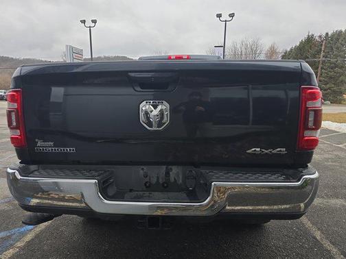 2021 RAM 3500 Big Horn Regular Cab 4x4 8' Box
