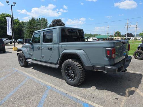 2025 Jeep Gladiator High Tide