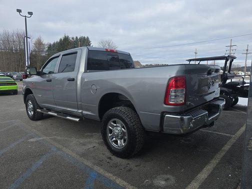 2020 RAM 2500 Tradesman Crew Cab 4X4 6'4' Box