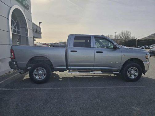 2020 RAM 2500 Tradesman Crew Cab 4X4 6'4' Box