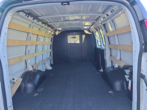 2023 GMC Savana 2500 Work Van