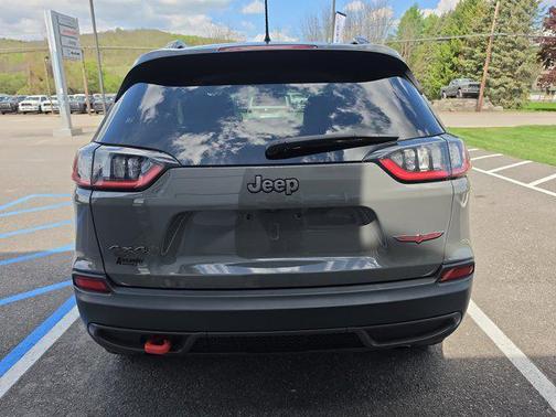 Sting-Gray Clearcoat 2022 Jeep Cherokee Trailhawk